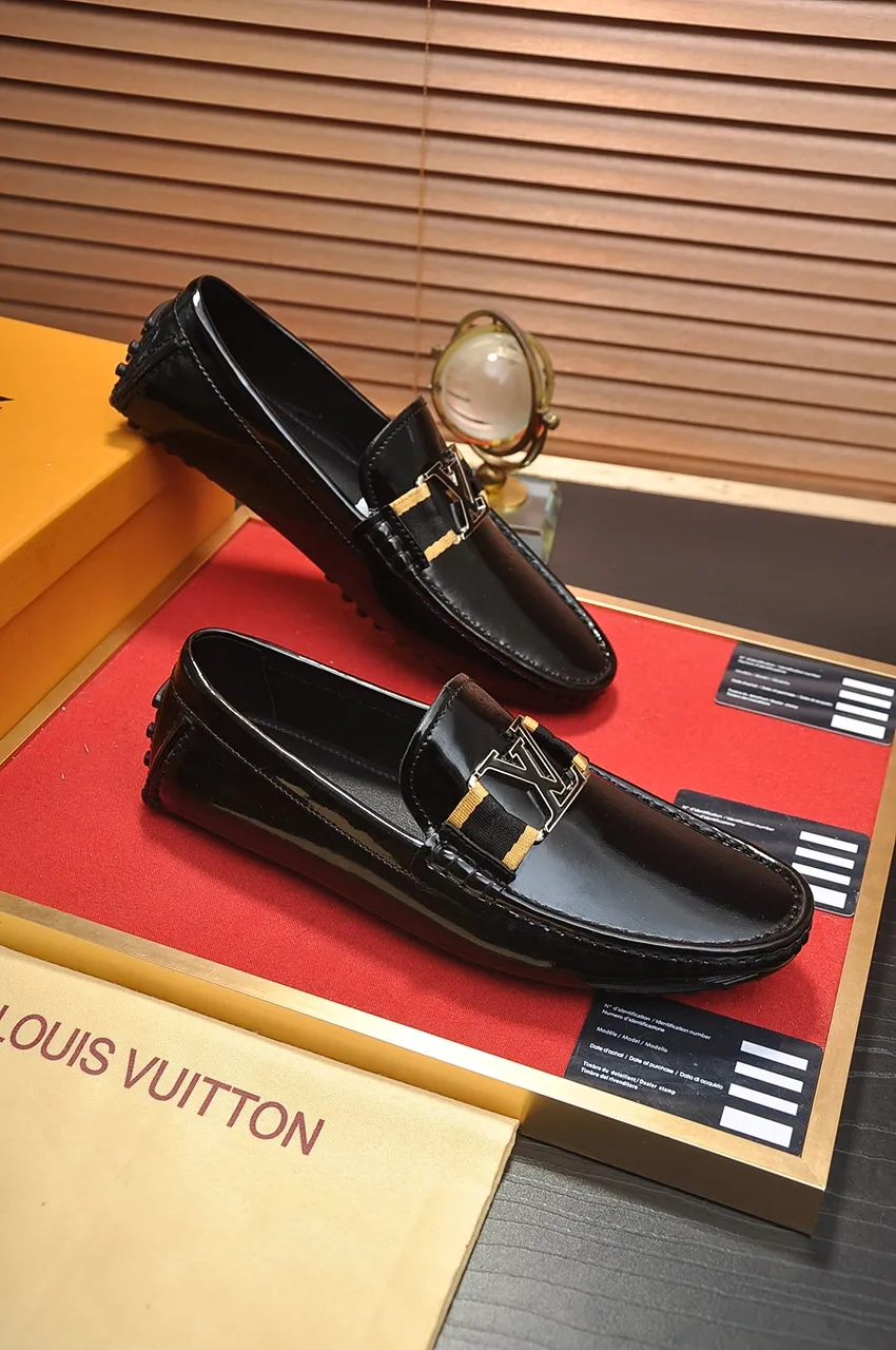 Men's men's shoes 💰420💶 [LV Doudou shoes] (water-dyed cowhide lining) new model is on the market, available on the official website. The new Doudou shoes are processed into single-color materials, and the uppers are made of imported horsehide leather. The body of the shoe is fully hemmed with mark thread, and is lined with imported original cowhide leather. The elegant shoe shape is super suitable for all-matching, and the size is 38-44.